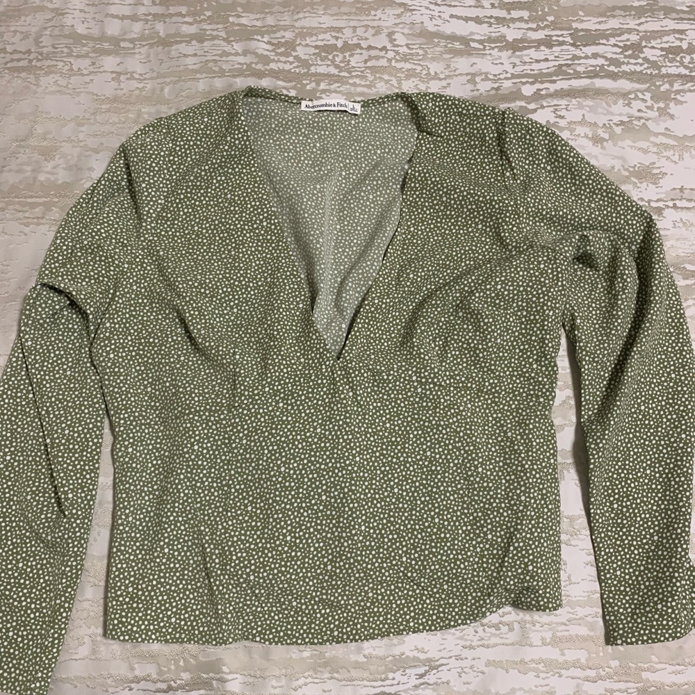 Abercrombie & Fitch green and white polka dot long sleeve | Size Large